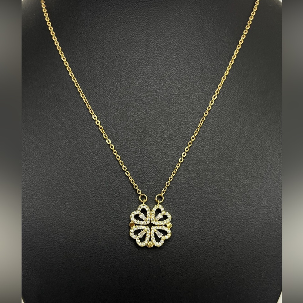 Four Leaf Clover Necklace Pendant Magnetic Folding Heart Lucky Choker Jewelry